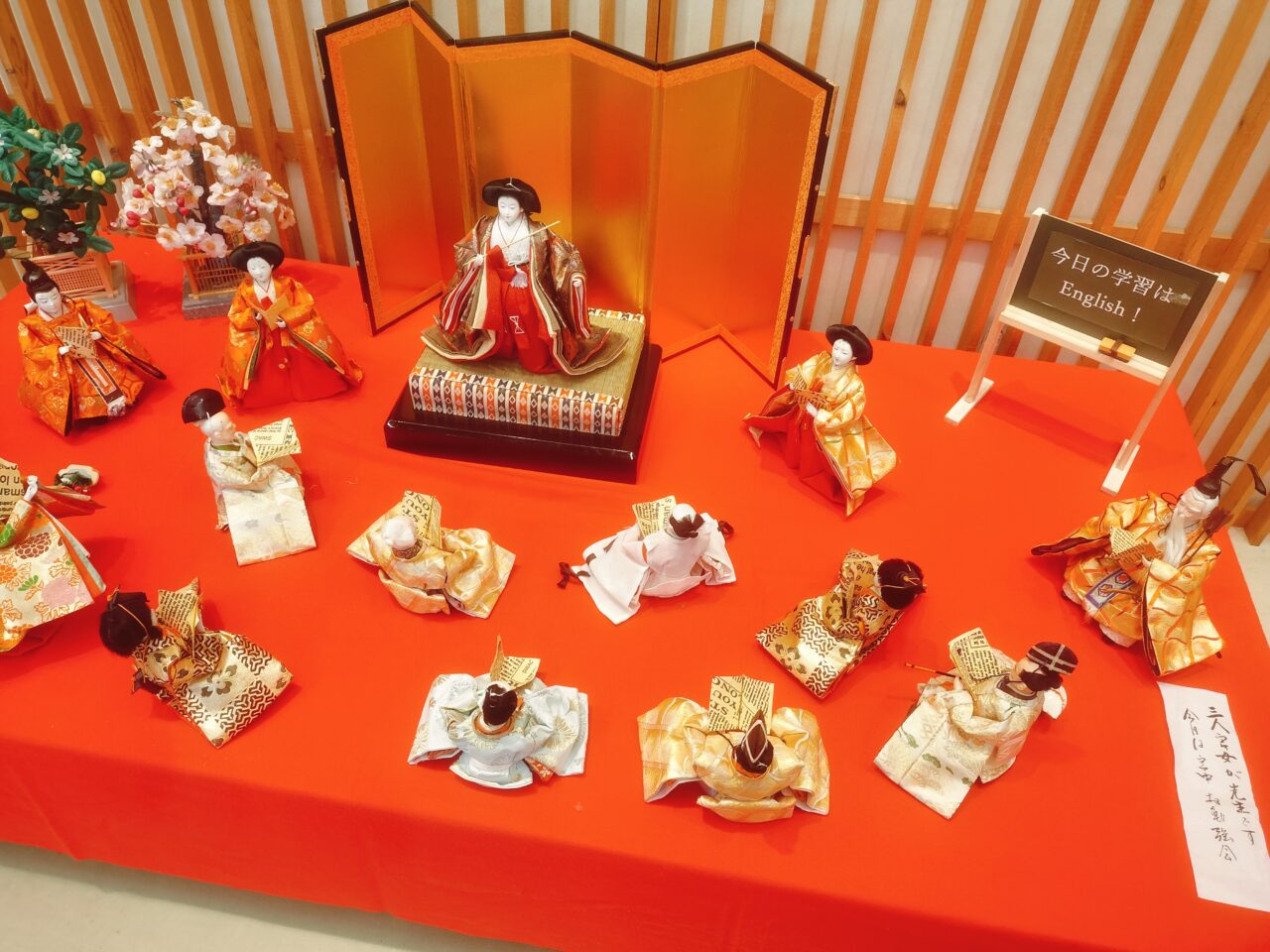 ひな巡り展示英語