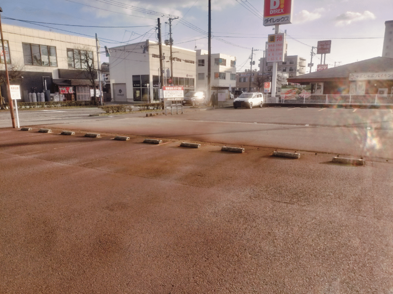 サフラン駐車場