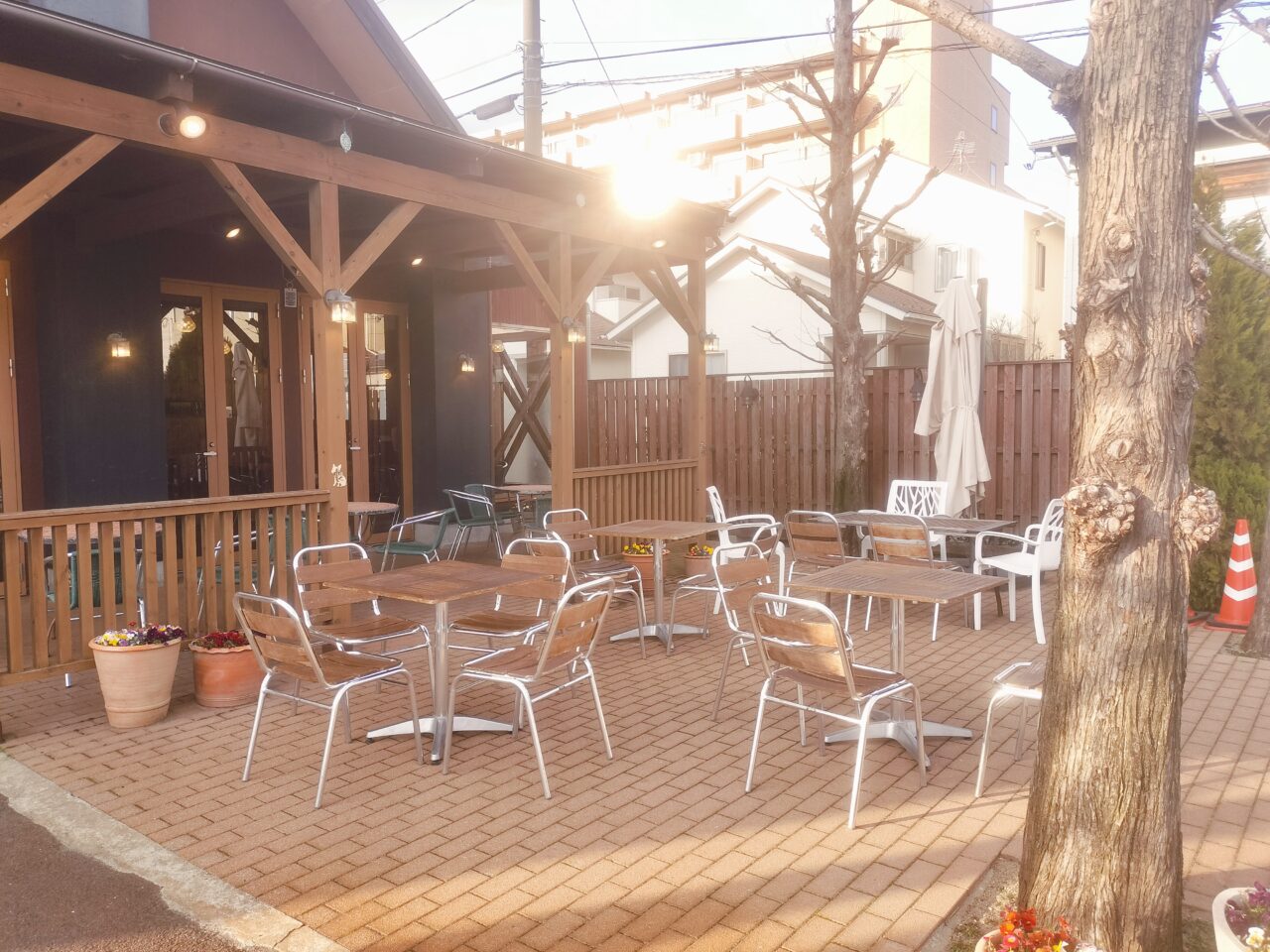 サフランテラス席