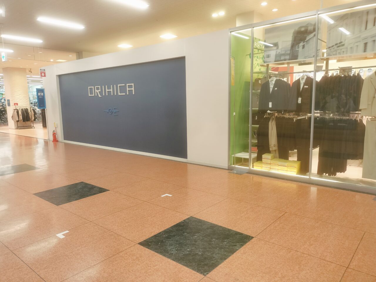 オリヒカ店舗前