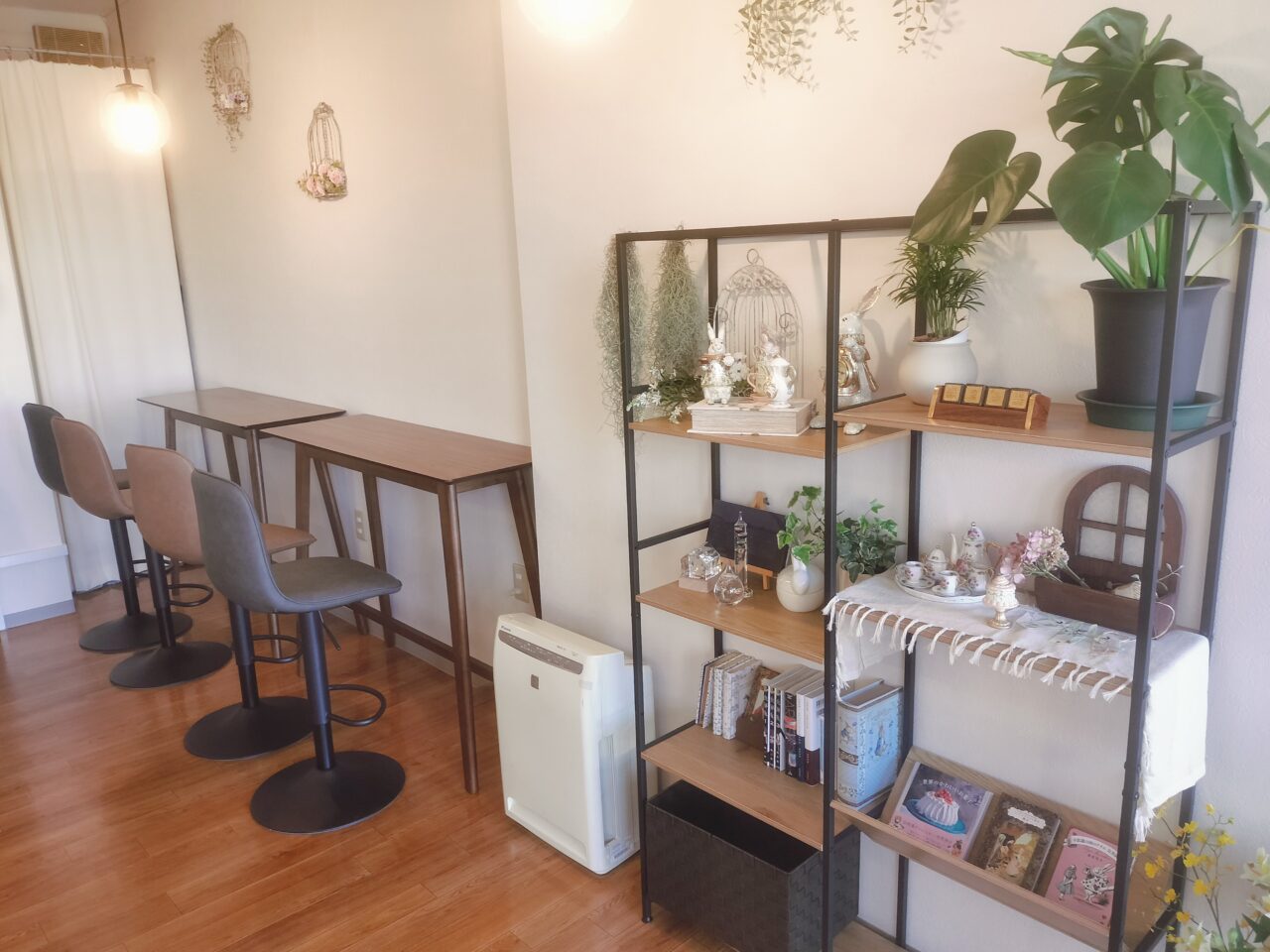 Cafeあんばすカウンター席