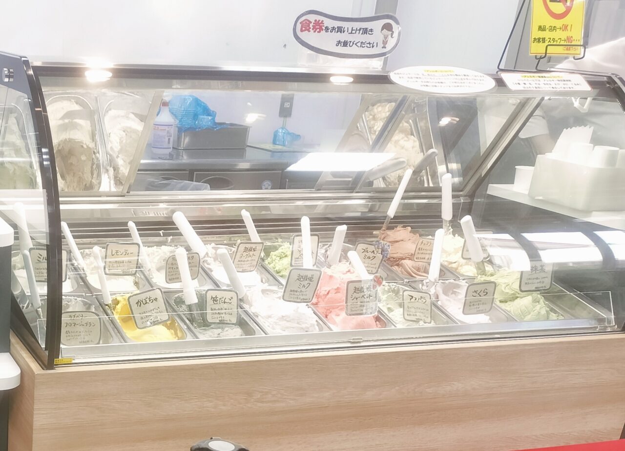 ジェラート工房ショーケース