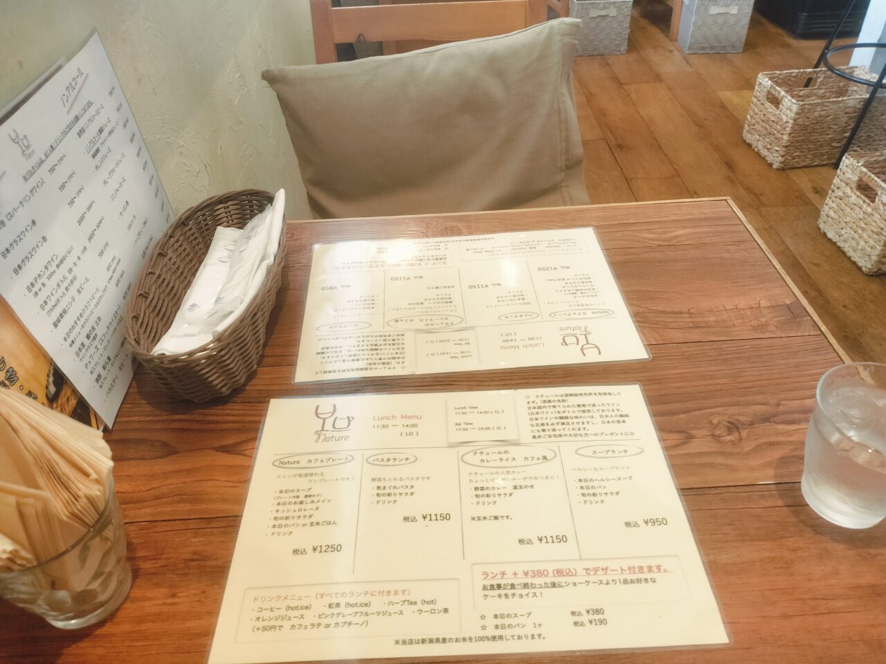 Nature 店内テーブル席