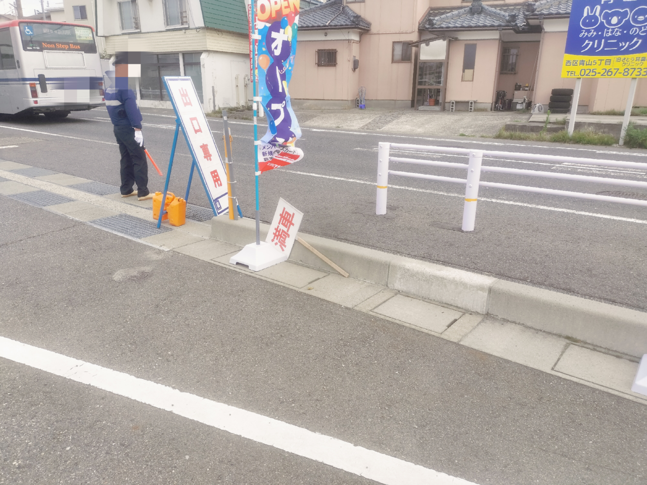 クスリのアオキ真砂店出口
