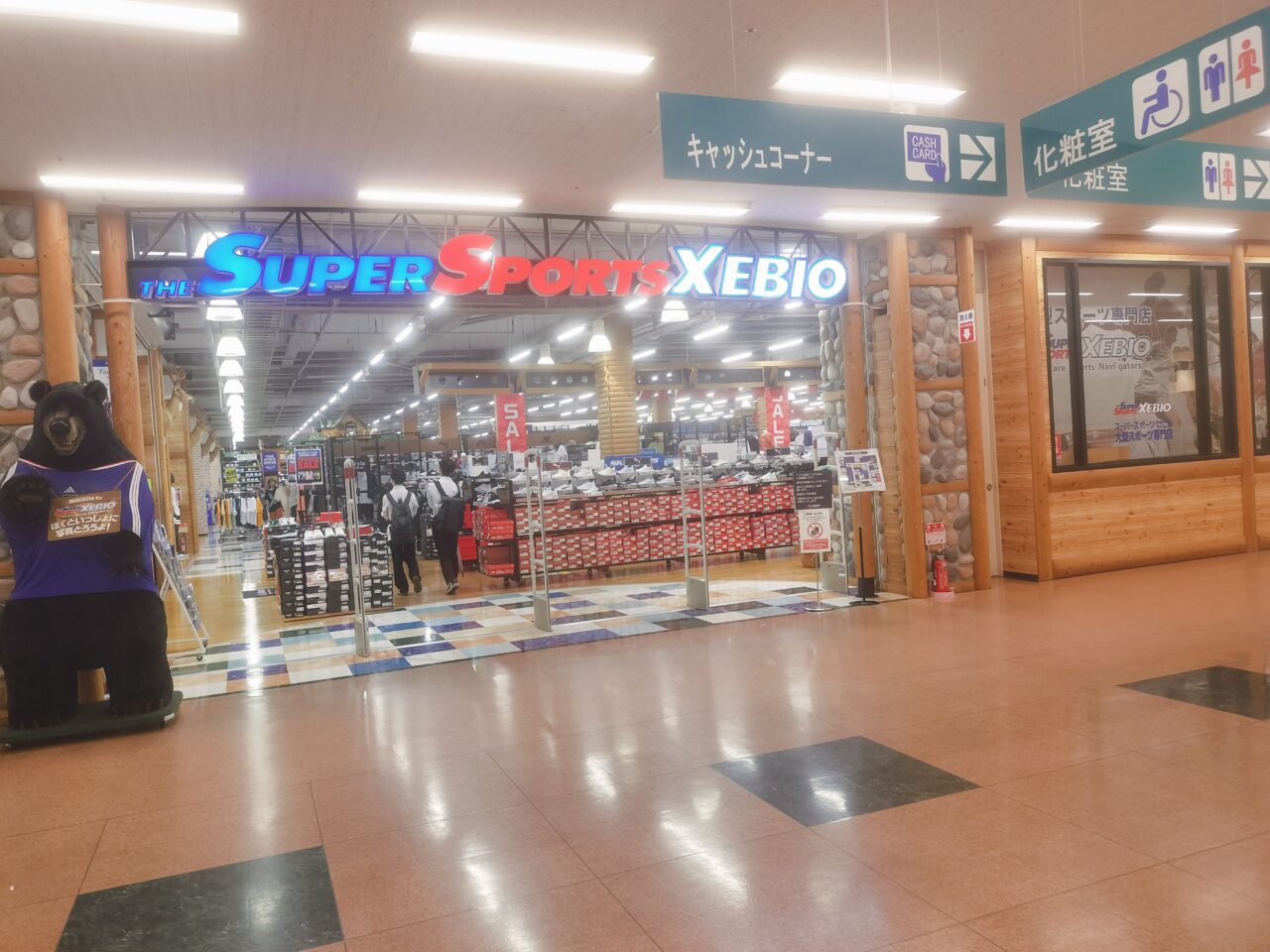 SUPERSPORTSXEBIOテナント通路