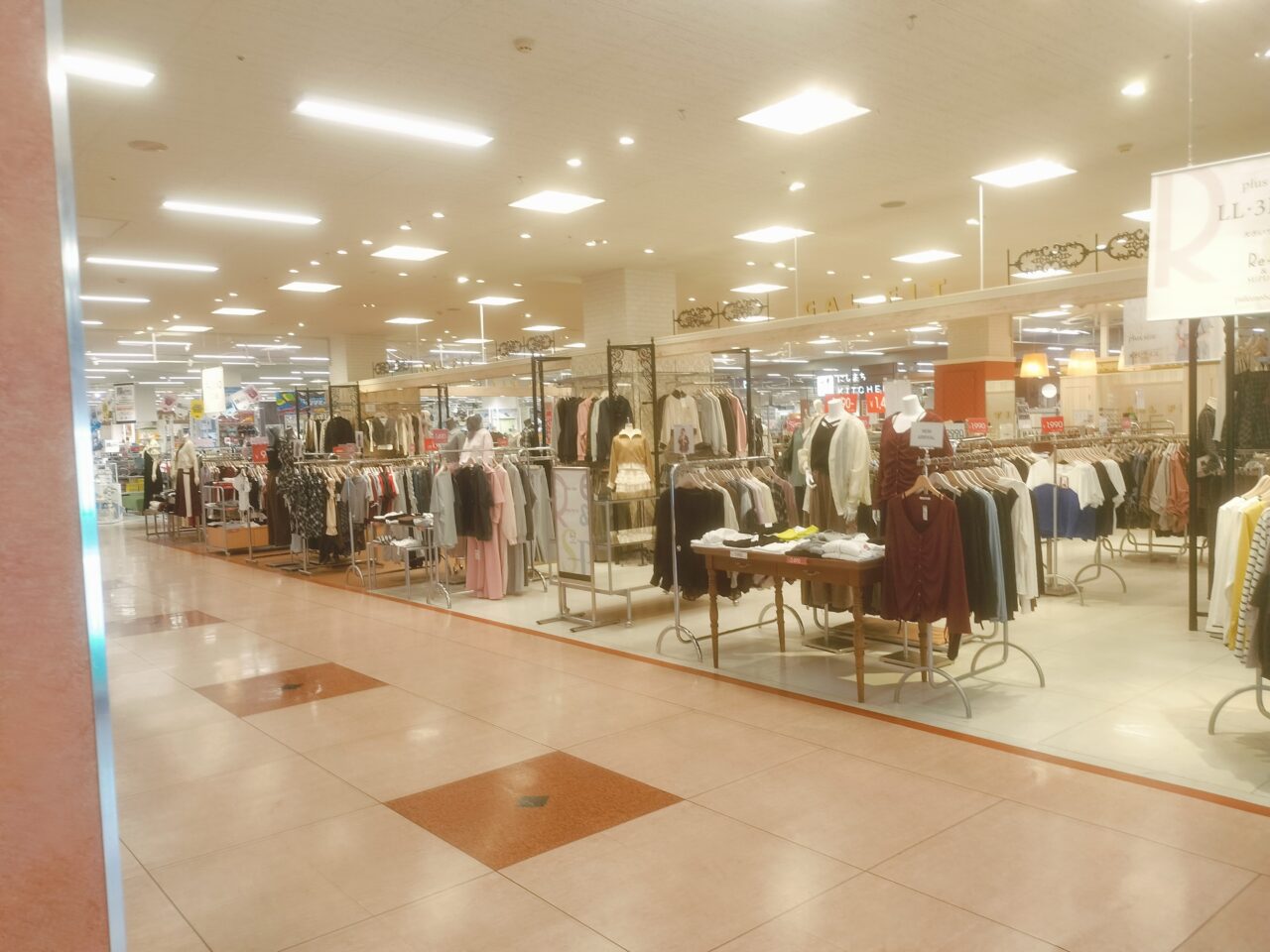 アピタ新潟西ギャルフィット前